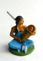 FIGURINE STARLUX 1957 CAMP INDIEN Série Luxe 2833 SQUAW ACROUPIE AVEC BEBE Tenue Bleue Indienne - Starlux