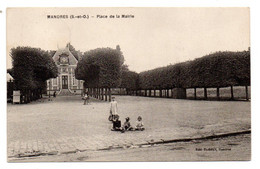 MANDRES LES ROSES --1934-- Place De La Mairie  ( Animée) ..........à Saisir - Mandres Les Roses