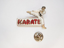 Superbe Pin's En EGF , Arts Martiaux , Karaté - Judo