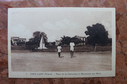 FORT LAMY (TCHAD) - PLACE DE LA LIBERATION ET MONUMENT AUX MORTS - Tchad