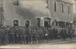 CPA CP Grève De Graulhet Tarn La Gare Occupée Militairement L. Blanc 1910 Grève Des Mégisseries + Femme + Hommes - Graulhet