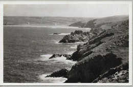 En Bretagne Pointe Du Raz De Sein La Baie Des Trépassés - Plogoff