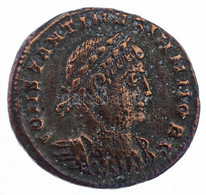 Római Birodalom / Thesszaloniki / II. Constantin 330-333. AE Follis (2,46g) T:2- Roman Empire / Thessalonica / Constanti - Unclassified