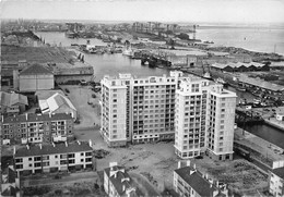 44-SAINT-NAZAIRE- LE BUILDING ET LES BASSINS - Saint Nazaire