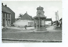 Quévy Le Grand Monument Aux Morts Rue De La Fontaine ( Carte Ayant Voyagé ) - Quévy