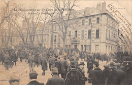 CPA 03 MOULINS LA MANIFESTATION SUR LES COURS DE LA PREFECTURE 5 FEVRIER 1906 - Moulins