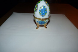 Oeuf De Collection En Porcelaine Décor Floral/ - Eggs