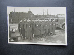 Echtfoto AK 2.WK Soldaten / Truppe Mit 2 LKW / Transporter Foto Barth Luitpold Drogerie Bayreuth - Guerra 1939-45
