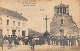 CPA 07 LE LAC D'ISSARLES LA PLACE DE L'EGLISE SORTIE DE LA MESSE - Sonstige & Ohne Zuordnung