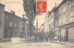 CPA 07 VERNOUX FONTAINE ET GRAND RUE - Vernoux