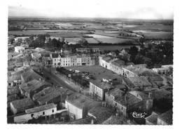 Béauvoir Sur Niort. Vue Aérienne Sur La Place (GF231) - Beauvoir Sur Niort