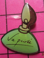 1120 Pin's Pins / Beau Et Rare / THEME : PARFUMS / FLACON DE PARFUM VIE PRIVEE - Parfums