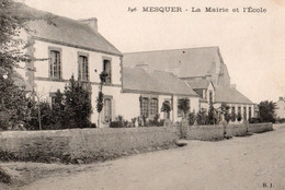 44 MESQUER - 396 - La Mairie Et L 'Ecole - Mesquer Quimiac