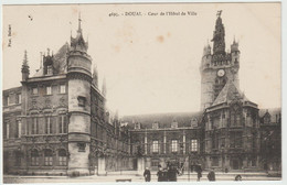 Douai (59 - Nord)  Cour De L'Hôtel De Ville - Douai