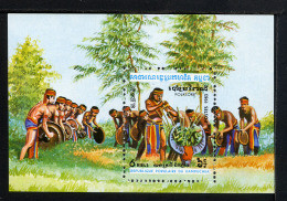 Delcampe - KAMPUCHEA 1983, FOLKLORE, DANSE DE GUERRIERS, 1 Bloc, Neuf / Mint. R964 - Kampuchea
