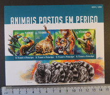 St Thomas 2015 Animals In Danger Tigers Cats Apes Lemur M/sheet Mnh - Hojas Completas