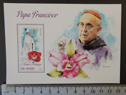 St Thomas 2013 Pope Francis Religion Flowers Orchids S/sheet Mnh - Feuilles Complètes Et Multiples