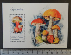 St Thomas 2013 Mushrooms Fungi S/sheet Mnh - Full Sheets & Multiples