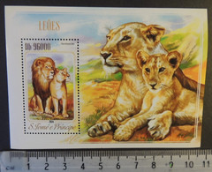 St Thomas 2014 Lions Big Cats Animals S/sheet Mnh - Feuilles Complètes Et Multiples