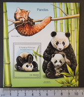 St Thomas 2014 Panda Bears Animals Plants Bamboo S/sheet Mnh - Feuilles Complètes Et Multiples