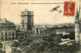 Vincennes * Aéroplane évoluanr Sur Le Vieux Fort * Avion Aviation - Vincennes