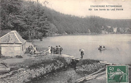 Lac Pavin           63         Les Bords Du Lac            (voir Scan) - Autres & Non Classés