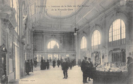 CPA 10 TROYES INTERIEUR DE LA SALLE DES PAS PERDUS DE LA NOUVELLE GARE - Troyes