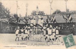 CPA 10 TROYES FETE FEDERALE DE GYMNASTIQUE 1908 UNE PYRAMIDE - Altri & Non Classificati