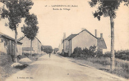 CPA 10 LANDREVILLE SORTIE DU VILLAGE - Other & Unclassified