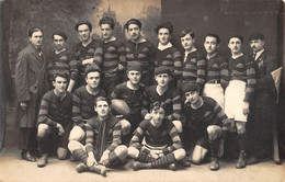 CPA 12 RODEZ CARTE PHOTO DE L'EQUIPE DE RUGBY (au Verso P.NOYRIGAT Artiste Photographe A Rodez N°3 - Rodez