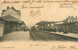 Melun * Vue Sur La Gare * Arrivée Du Train * Ligne Chemin De Fer De Seine Et Marne - Melun