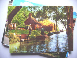 Nederland Holland Pays Bas Giethoorn Met Boeren. Melkbussen En Hooiberg - Giethoorn