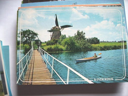 Nederland Holland Pays Bas Kinderdijk Met Molen Bij Brug En Een Roeibootje - Kinderdijk