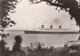 CPA - Le Paquebot " Queen Mary " à Cherbourg - Steamers