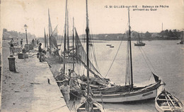 85-SAINT-GILLES-CROIX-DE-VIE- BATEAU DE PÊCHE ARRIVANT AU QUAI - Saint Gilles Croix De Vie