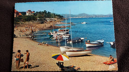 CPSM SAINT AYGULF VAR LA PLAGE DES LOUVANS ED RELLA ANIMATION BATEAU VOILIER BARQUE LOISIRS VACANCES - Saint-Aygulf