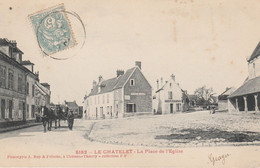 77 - LE CHATELET - La Place De L' Eglise - Le Chatelet En Brie