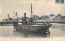 CPA 14 TROUVILLE LE COLSTRUP ECHOUE EN FACE DE LA TERRASSE DE DEAUVILLE - Trouville