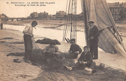 CPA 14 TROUVILLE RAVAUDAGE DES FILETS DE PECHE - Trouville