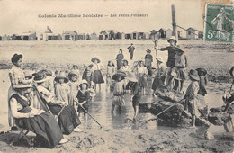 CPA 14 BERNIERES SUR MER COLONIE MARITIME SCOALAIRE LES PETITS PECHEURS DIRIGEE PAR Me LAMBLARD - Altri & Non Classificati