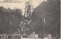 CPA 14 VIRE UNE PROCESSION PLACE DU CHATEAU - Vire