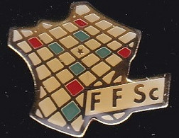 71221-Pin's. Fédération Française De Scrabble. - Jeux