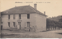 SAUCOURT (Haute-Marne): La Mairie Et La Place - Autres & Non Classés