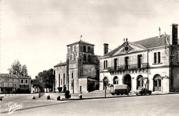 Vars * La Place De La Mairie * Automobile Voiture Ancienne , Camionnette - Andere & Zonder Classificatie