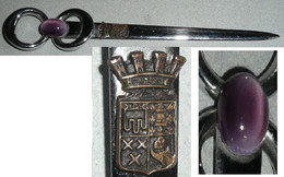 Rare Coupe-papier Ouvre-lettre En Métal Avec écusson Mont-Dore Avec Cabochon Pierre Violette - Briefopener