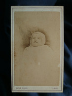 Photo CDV Emile Burny à Fleurus - Jeune Enfant Post Mortem, Circa 1870-80 L552 - Old (before 1900)