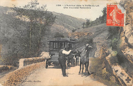 CPA 15 L'AUTOBUS DANS LA VALLEE DU LOT UNE MAUVAISE RENCONTRE - Otros & Sin Clasificación