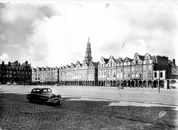 Arras * La Grande Place * Automobile Voiture Ancienne - Arras