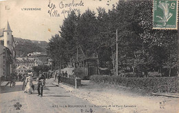 La Bourboule        63       Le Tramway Et La Place Fenestre     MTIL 477    (voir Scan) - La Bourboule