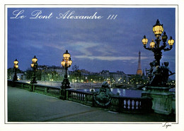 PARIS - LE PONT ALEXANDRE III - AU FOND LA TOUR EIFFEL - Arrondissement: 08